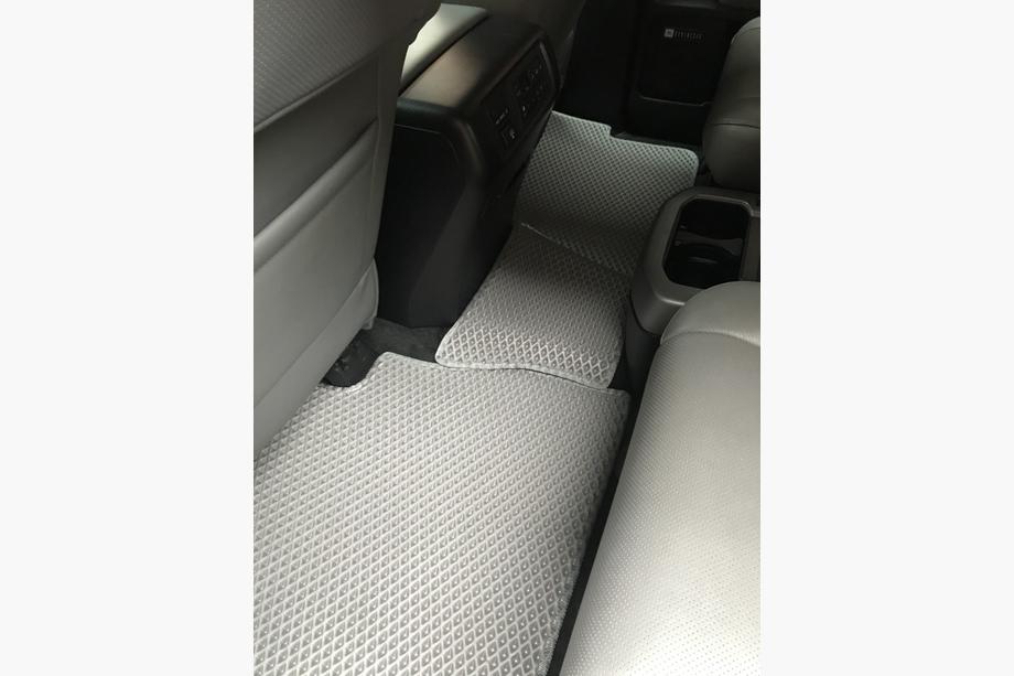 Toyota Sequoia 2007–2022 Poliuretanske talne preproge, 3 vrste (EVA, sive) Srednja vrsta – prehod Fotografija 17