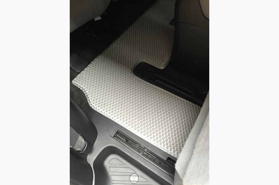 Toyota Sequoia 2007–2022 Poliuretanske talne preproge, 3 vrste (EVA, sive) Srednja vrsta – prehod Fotografija 20