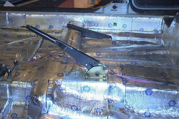 Zvočna izolacija tal pri VAZ 2110: naredi sam