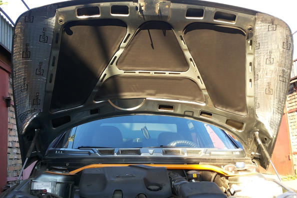 Zvočna izolacija pokrova motorja pri VAZ 2110: naredi sam