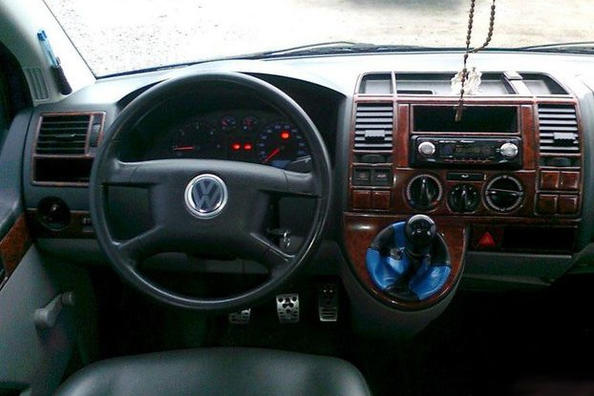 Tuning notranjosti Volkswagen T5 Multivan in obloge armaturne plošče
