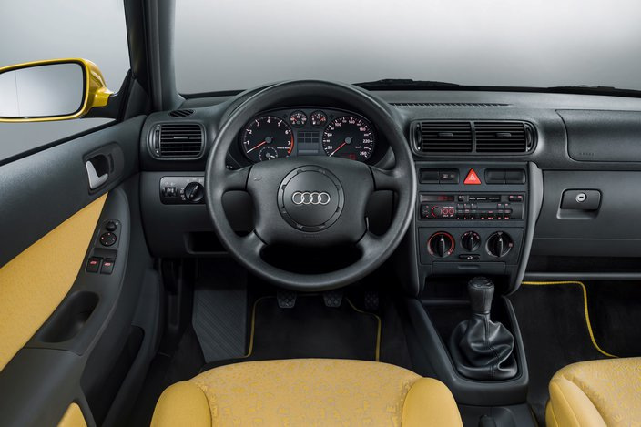 Karbon videzne obloge armaturne plošče za Audi A3