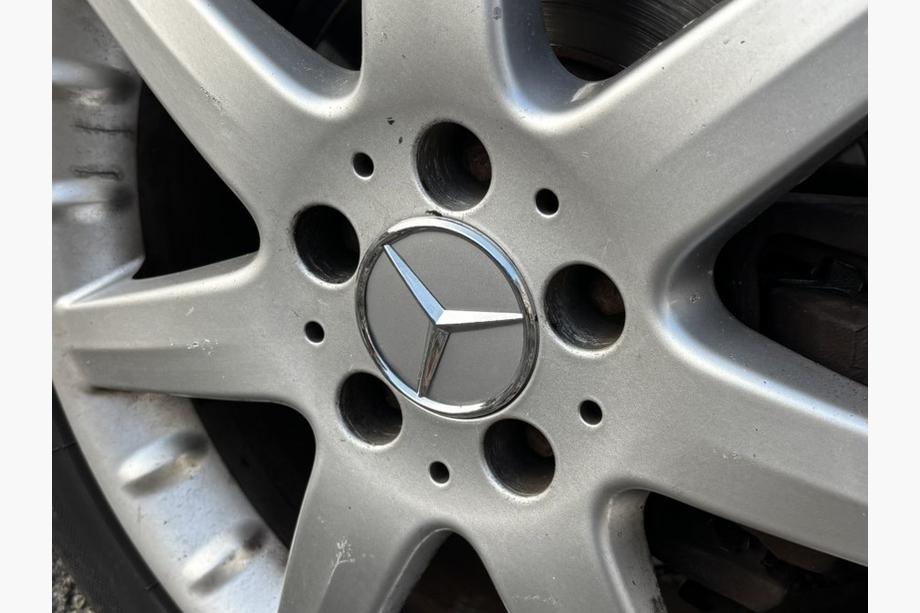 Mercedes-Benz Sredinske kapice za platišča 70/75 mm z obročkom (4 kos, sive) Fotografija 3