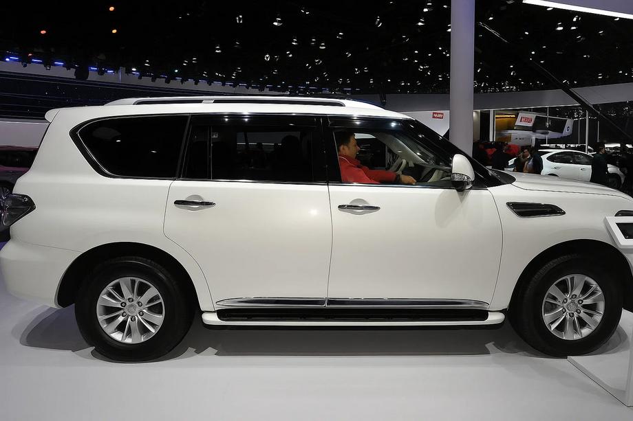 Nissan Patrol Y62 2010–2024 Zaščitne letve vrat (4 kosi, kromirane) Fotografija 4
