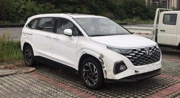 Hyundai predstavlja novi enoprostorec Custo