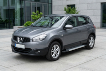 Nissan Qashqai 2010–2014 Stranske stopnice Vision New Grey (2 kos, aluminij) Kratka medosna razdalja fotografija 1