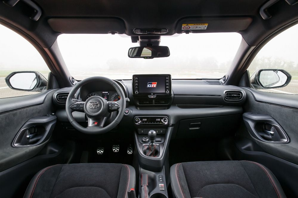 Športni štirikolesno gnani kombilimuzina Toyota GR Yaris