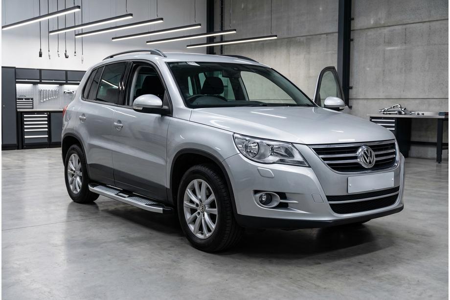 Volkswagen Tiguan 2007–2016 Mevsim Grey bočne stopnice (2 kos, aluminij) Image