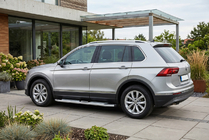 Volkswagen Tiguan 2016–2023 Mevsim Grey bočne stopnice (2 kos, aluminij) fotografija 1