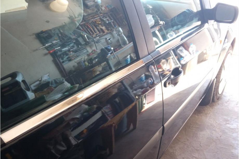 Ford Fiesta 2002–2008 Zunanje okrasne letve stekel (4 kosi, nerjavno jeklo) Carmos - turško nerjaveče jeklo Image