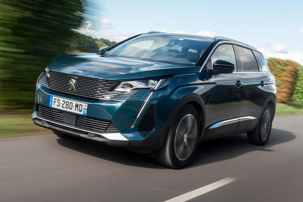 Pregled posodobljenega crossoverja druge generacije Peugeot 5008 Fotografija 5