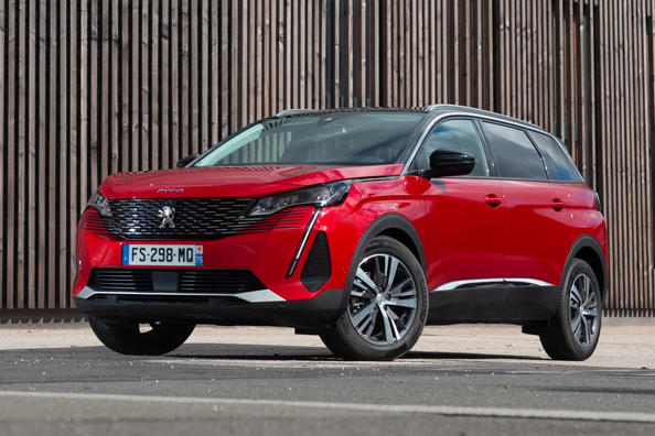 Pregled posodobljenega crossoverja druge generacije Peugeot 5008 Fotografija 1