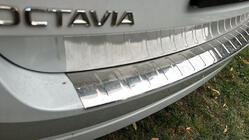 Skoda Octavia IV A8 2020– Nerjaveča zaščitna letev zadnjega odbijača Carmos (SW) fotografija 1