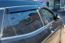 Hyundai Santa Fe 4 2018–2023 Vetrni deflektorji oken s kromirano letvijo (4 kosi, HIC) fotografija 2