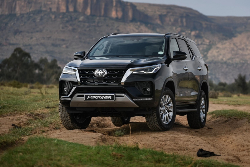 Pregled posodobljenega SUV-ja Toyota Fortuner