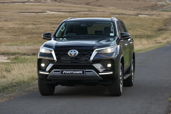 Pregled posodobljenega SUV-ja Toyota Fortuner