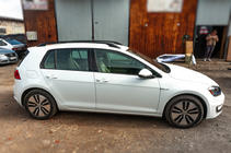 Volkswagen Golf 7/E-Golf 2012–2020 OmsaLine Solid strešne sani (2 kosa, črne) fotografija 6