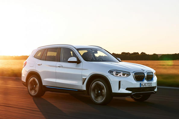 Test električnega križanca BMW iX3