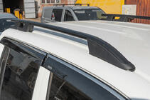 Volkswagen Amarok 2010–2022 Strešne sani OmsaLine Sport (2 kosa, črne) fotografija 4