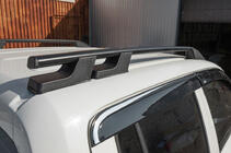 Volkswagen Amarok 2010–2022 Strešne sani OmsaLine Sport (2 kosa, črne) fotografija 5