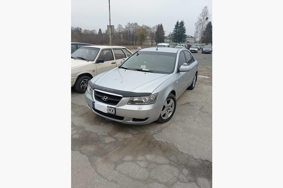 Hyundai Sonata NF 2004–2009 Deflektor pokrova motorja (VIP) Image