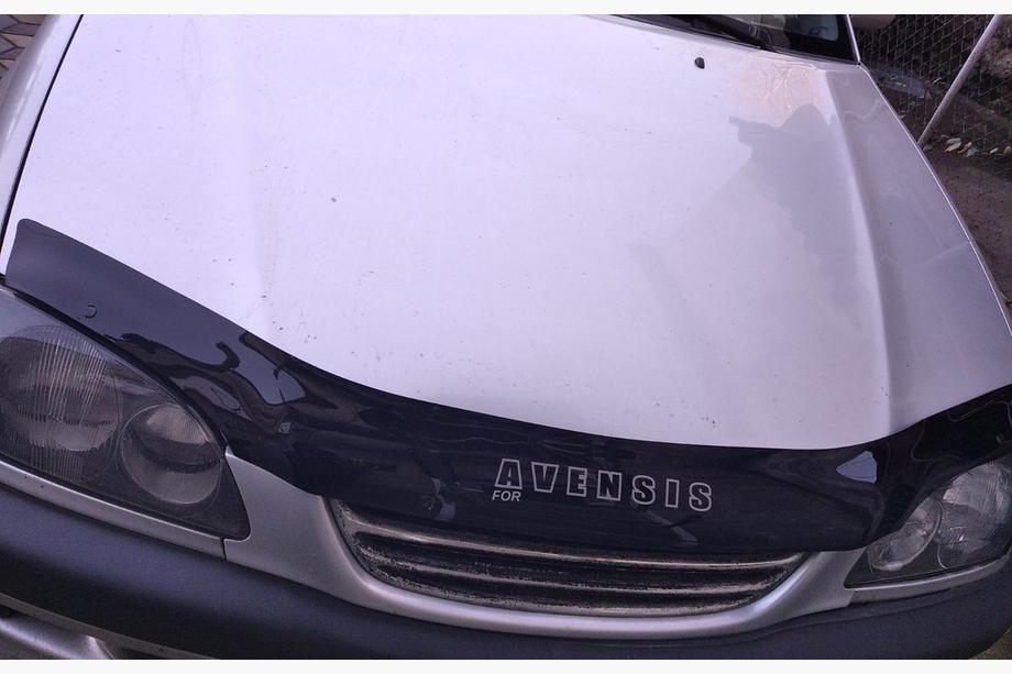 Toyota Avensis 1998–2003 Deflektor pokrova motorja (VIP) Image