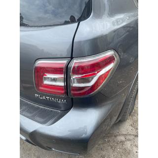 Zadnje LED luči (original, rabljeno, letnik 2019) Nissan Armada 2016–2024 fotografija 3