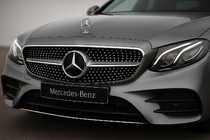 Mercedes Razred E W213 2016–2023 Sprednja maska Diamond Silver (za Avantgarde/AMG-Line/E43 AMG/E53 AMG 2016-2020) Brez mesta za kamero fotografija 1