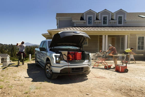 Ford je predstavil električno različico poltovornjaka F-150
