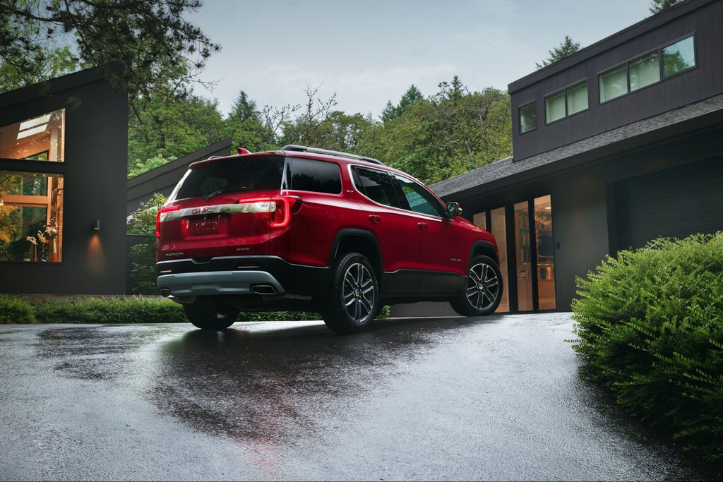 Test sedemsedežnega SUV-ja GMC Acadia