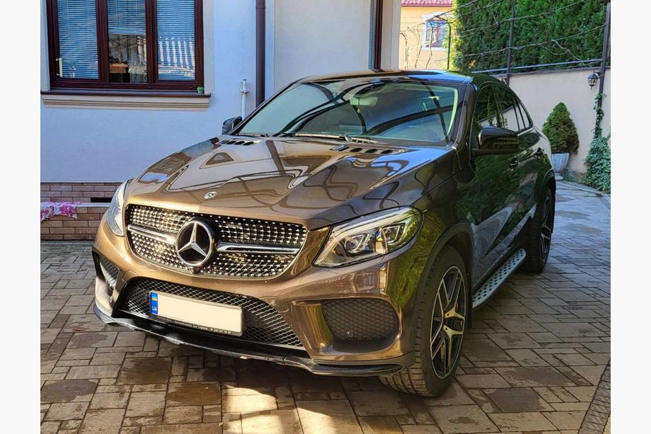 Mercedes GLE kupe C292 2015–2019 Tuning maska hladilnika (Diamond Black) Z mestom za kamero Fotografija 2