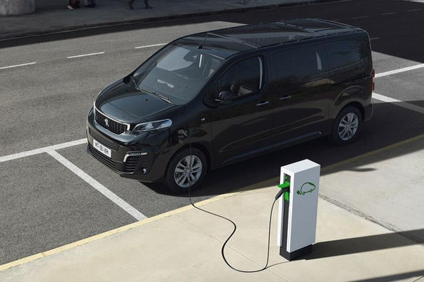 Test električnega enoprostorca Peugeot e-Traveller