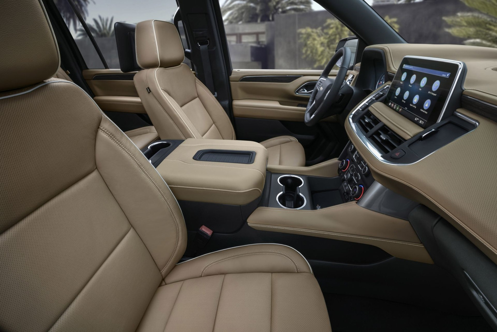 Velik osemsedežni SUV Chevrolet Suburban