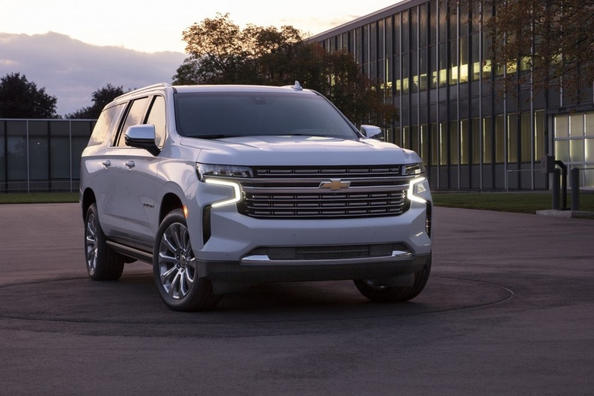 Velik osemsedežni SUV Chevrolet Suburban