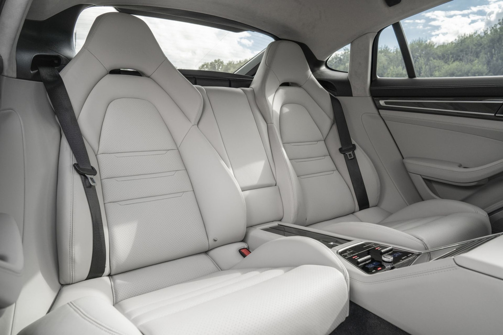 Pregled prenovljenega liftbacka Porsche Panamera Turbo S