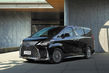 Test prestižnega enoprostorca Lexus LM fotografija 2