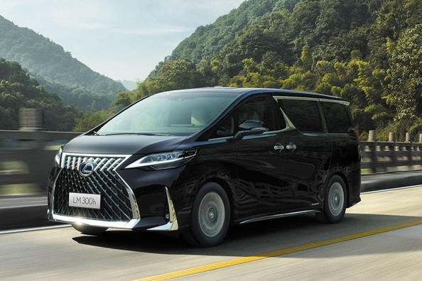 Test prestižnega enoprostorca Lexus LM