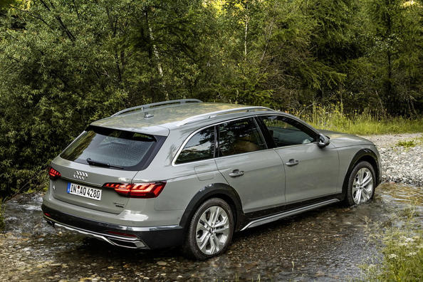 Prenovljeni Audi A4 allroad quattro z večjo oddaljenostjo od tal