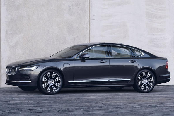 Prenovljena limuzina Volvo S90