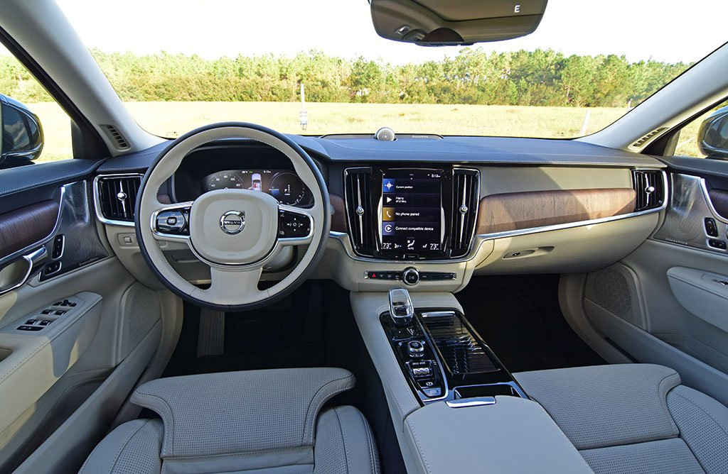 Prenovljena limuzina Volvo S90