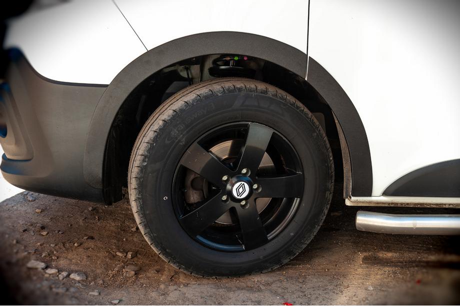 Fiat Talento 2016– Obrobe kolotekov (6 kosov, črne, ABS) Image