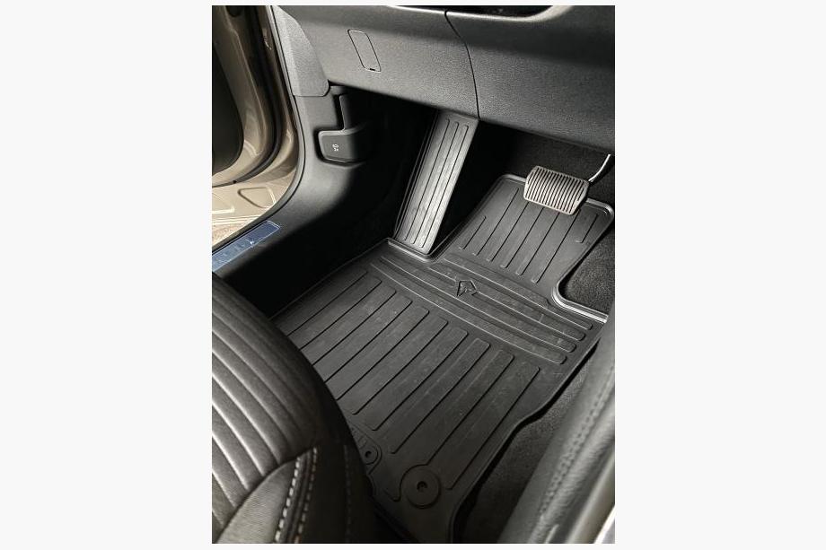 Ford Kuga/Escape 2019– Gumijasti tepihi za potniški prostor (4 kosi, Stingray Premium) Image