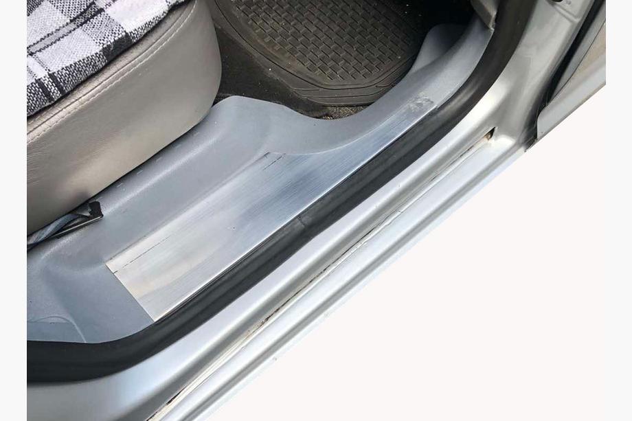 Volkswagen Caddy 2004–2010 Notranje obloge pragov (brez napisa, nerjaveče jeklo) Image