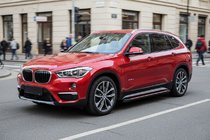 BMW X1 F48 2015–2022 Bočne stopnice Maya Red (2 kos, aluminij) fotografija 1