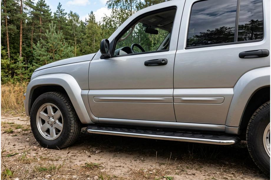 Jeep Cherokee/Liberty 2002–2007 Stranske stopnice Maydos V1 (2 kosa, aluminij) Fotografija 1