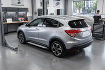Honda HR-V 2014–2021 Stranske stopnice Allmond Grey (2 kosa, aluminij) fotografija 2