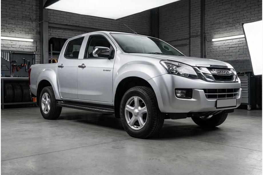 Isuzu D-Max 2011–2019 Stranske stopnice Bosphore Black (2 kos, aluminij) Image