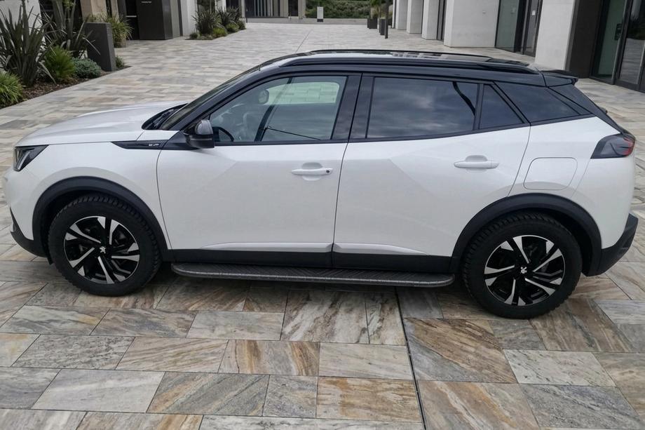 Peugeot 2008 2019– Stranske stopnice Bosphore Black (2 kos, aluminij) Image
