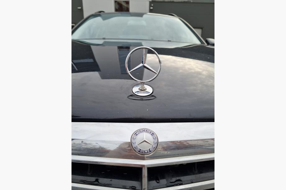 Mercedes E-class W211 2002–2009 Emblem tarča (brez napisa) Fotografija 4