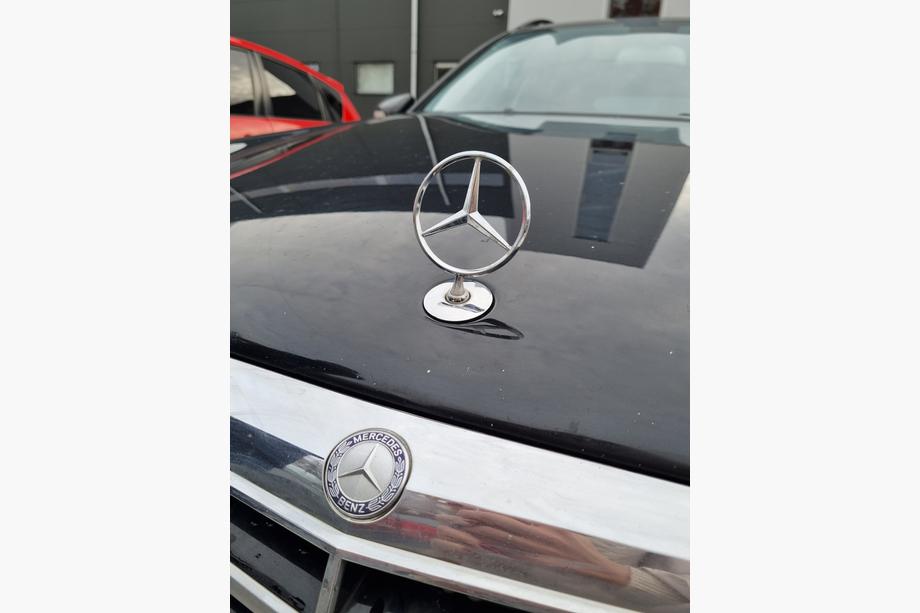 Mercedes E-class W211 2002–2009 Emblem tarča (brez napisa) Fotografija 6